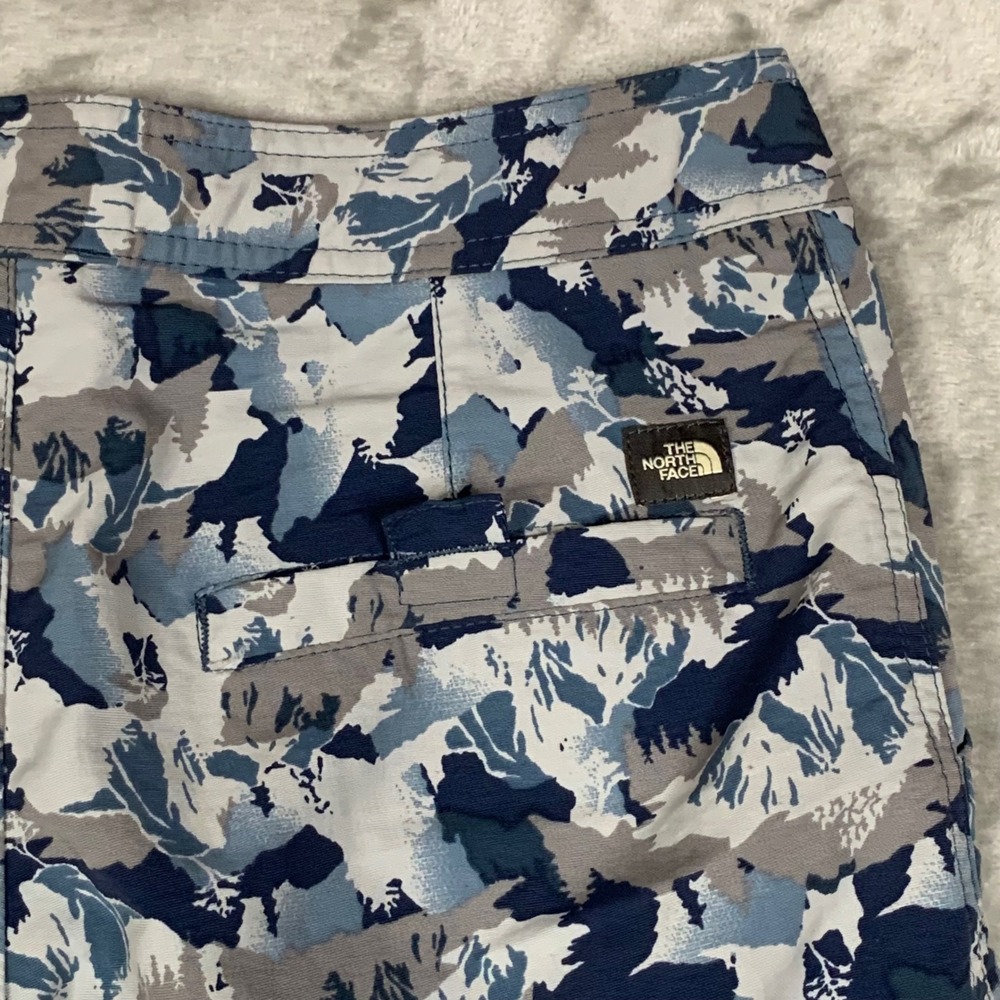 The North Face Womens Size 0 Paramount Camo Cargo Capri Pants Blue Gray Hiking - Picture 11 of 15
